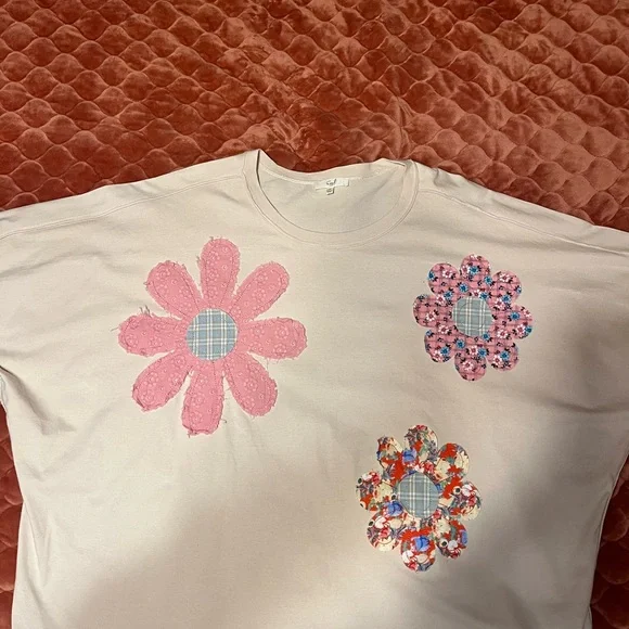 easel Cream Short Sleeve Top with Pink & Multi-Color Floral Appliqués - Picture 3 of 4